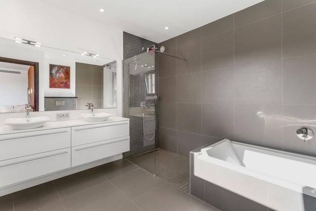 maison à vendre - 10 pièces - 330.0 m2 - LA CROIX VALMER - 83 - PROVENCE-ALPES-COTE-D-AZUR - Century 21 Bianchi Transactions