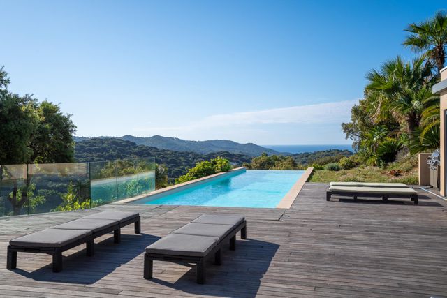 maison à vendre - 10 pièces - 330.0 m2 - LA CROIX VALMER - 83 - PROVENCE-ALPES-COTE-D-AZUR - Century 21 Bianchi Transactions