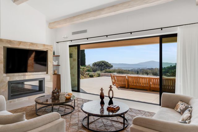 maison à vendre - 7 pièces - 320.0 m2 - GRIMAUD - 83 - PROVENCE-ALPES-COTE-D-AZUR - Century 21 Bianchi Transactions