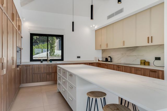maison à vendre - 7 pièces - 320.0 m2 - GRIMAUD - 83 - PROVENCE-ALPES-COTE-D-AZUR - Century 21 Bianchi Transactions