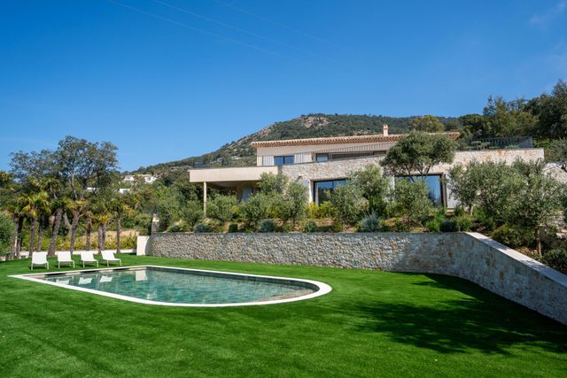 maison à vendre - 7 pièces - 320.0 m2 - GRIMAUD - 83 - PROVENCE-ALPES-COTE-D-AZUR - Century 21 Bianchi Transactions