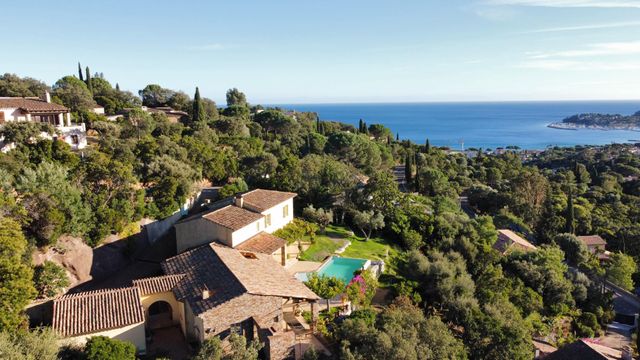maison à vendre - 6 pièces - 200.0 m2 - CAVALAIRE SUR MER - 83 - PROVENCE-ALPES-COTE-D-AZUR - Century 21 Bianchi Transactions