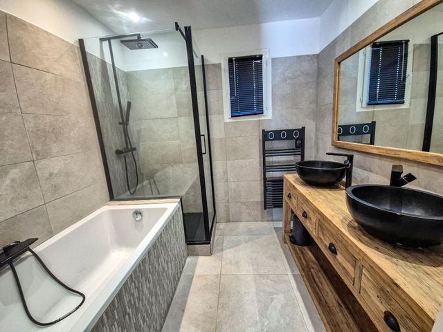 maison à vendre - 11 pièces - 224.0 m2 - LA CROIX VALMER - 83 - PROVENCE-ALPES-COTE-D-AZUR - Century 21 Bianchi Transactions