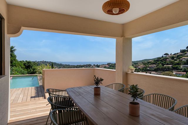 maison à vendre - 6 pièces - 240.0 m2 - CAVALAIRE SUR MER - 83 - PROVENCE-ALPES-COTE-D-AZUR - Century 21 Bianchi Transactions