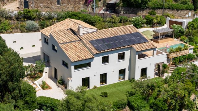 maison à vendre - 6 pièces - 240.0 m2 - CAVALAIRE SUR MER - 83 - PROVENCE-ALPES-COTE-D-AZUR - Century 21 Bianchi Transactions