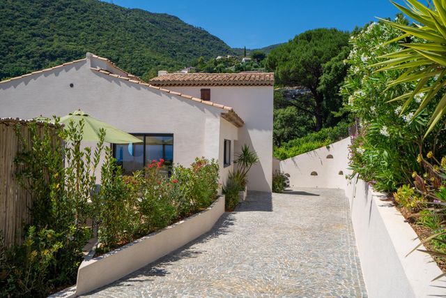 maison à vendre - 6 pièces - 240.0 m2 - CAVALAIRE SUR MER - 83 - PROVENCE-ALPES-COTE-D-AZUR - Century 21 Bianchi Transactions