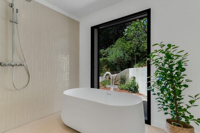 maison à vendre - 6 pièces - 240.0 m2 - CAVALAIRE SUR MER - 83 - PROVENCE-ALPES-COTE-D-AZUR - Century 21 Bianchi Transactions