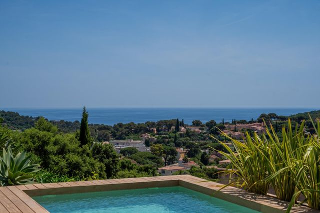 maison à vendre - 6 pièces - 240.0 m2 - CAVALAIRE SUR MER - 83 - PROVENCE-ALPES-COTE-D-AZUR - Century 21 Bianchi Transactions