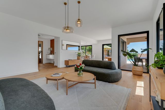 maison à vendre - 6 pièces - 240.0 m2 - CAVALAIRE SUR MER - 83 - PROVENCE-ALPES-COTE-D-AZUR - Century 21 Bianchi Transactions