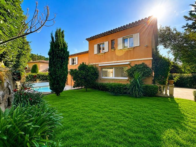 maison à vendre - 6 pièces - 113.0 m2 - CAVALAIRE SUR MER - 83 - PROVENCE-ALPES-COTE-D-AZUR - Century 21 Bianchi Transactions