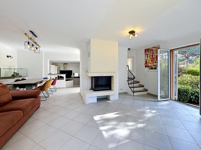 maison à vendre - 6 pièces - 113.0 m2 - CAVALAIRE SUR MER - 83 - PROVENCE-ALPES-COTE-D-AZUR - Century 21 Bianchi Transactions