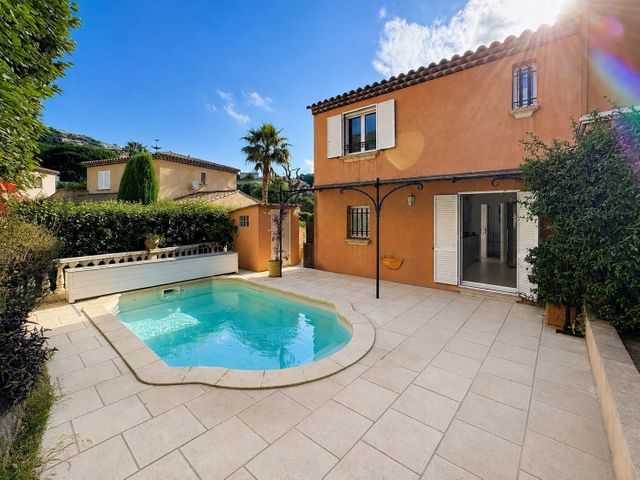 maison à vendre - 6 pièces - 113.0 m2 - CAVALAIRE SUR MER - 83 - PROVENCE-ALPES-COTE-D-AZUR - Century 21 Bianchi Transactions