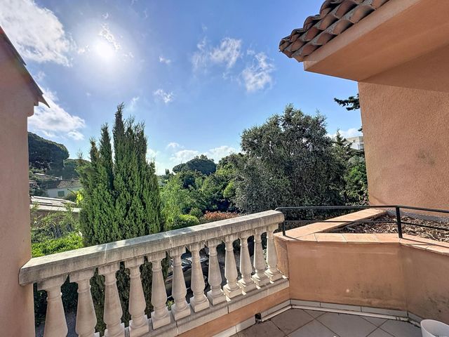 maison à vendre - 6 pièces - 113.0 m2 - CAVALAIRE SUR MER - 83 - PROVENCE-ALPES-COTE-D-AZUR - Century 21 Bianchi Transactions