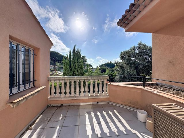 maison à vendre - 6 pièces - 113.0 m2 - CAVALAIRE SUR MER - 83 - PROVENCE-ALPES-COTE-D-AZUR - Century 21 Bianchi Transactions