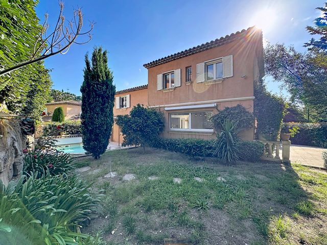 maison à vendre - 6 pièces - 113.0 m2 - CAVALAIRE SUR MER - 83 - PROVENCE-ALPES-COTE-D-AZUR - Century 21 Bianchi Transactions
