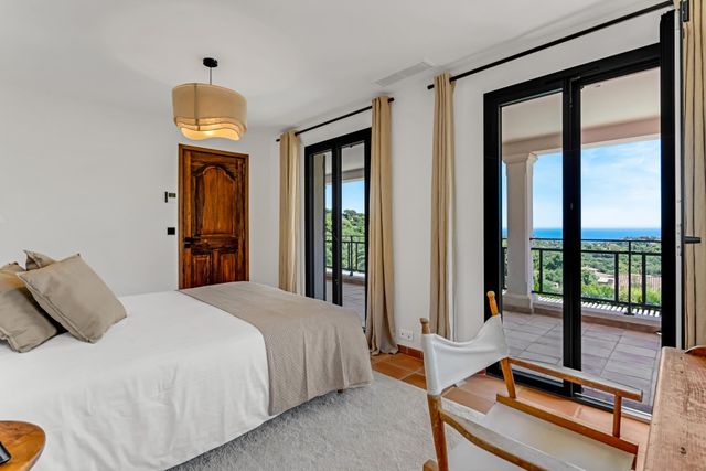 maison à vendre - 10 pièces - 240.0 m2 - CAVALAIRE SUR MER - 83 - PROVENCE-ALPES-COTE-D-AZUR - Century 21 Bianchi Transactions