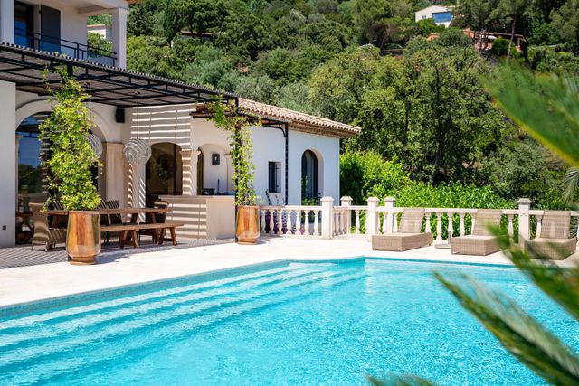 maison à vendre - 10 pièces - 240.0 m2 - CAVALAIRE SUR MER - 83 - PROVENCE-ALPES-COTE-D-AZUR - Century 21 Bianchi Transactions