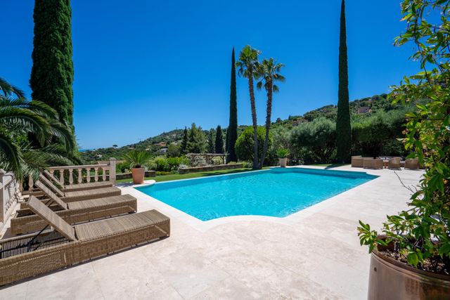 maison à vendre - 10 pièces - 240.0 m2 - CAVALAIRE SUR MER - 83 - PROVENCE-ALPES-COTE-D-AZUR - Century 21 Bianchi Transactions