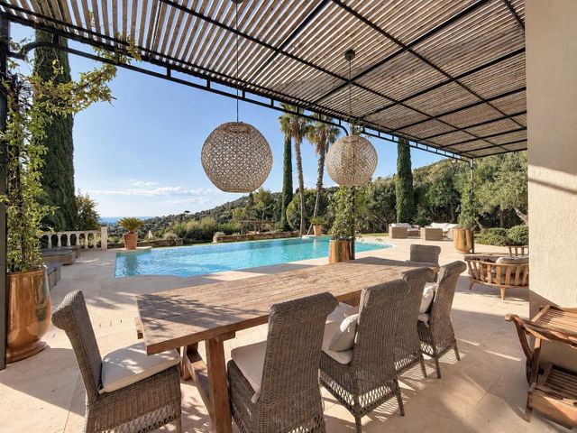 maison à vendre - 10 pièces - 240.0 m2 - CAVALAIRE SUR MER - 83 - PROVENCE-ALPES-COTE-D-AZUR - Century 21 Bianchi Transactions