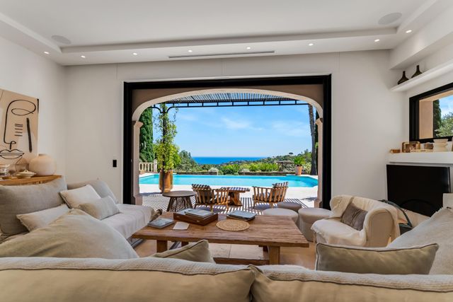 maison à vendre - 10 pièces - 240.0 m2 - CAVALAIRE SUR MER - 83 - PROVENCE-ALPES-COTE-D-AZUR - Century 21 Bianchi Transactions