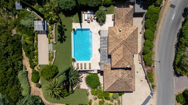 maison à vendre - 10 pièces - 240.0 m2 - CAVALAIRE SUR MER - 83 - PROVENCE-ALPES-COTE-D-AZUR - Century 21 Bianchi Transactions
