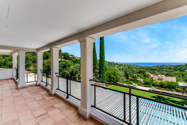 maison à vendre - 10 pièces - 240.0 m2 - CAVALAIRE SUR MER - 83 - PROVENCE-ALPES-COTE-D-AZUR - Century 21 Bianchi Transactions