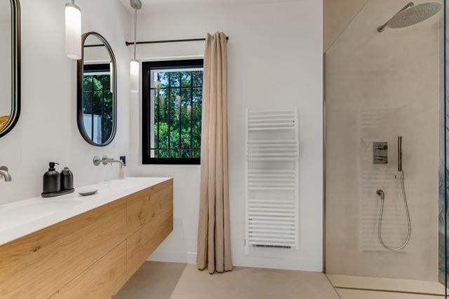maison à vendre - 10 pièces - 240.0 m2 - CAVALAIRE SUR MER - 83 - PROVENCE-ALPES-COTE-D-AZUR - Century 21 Bianchi Transactions
