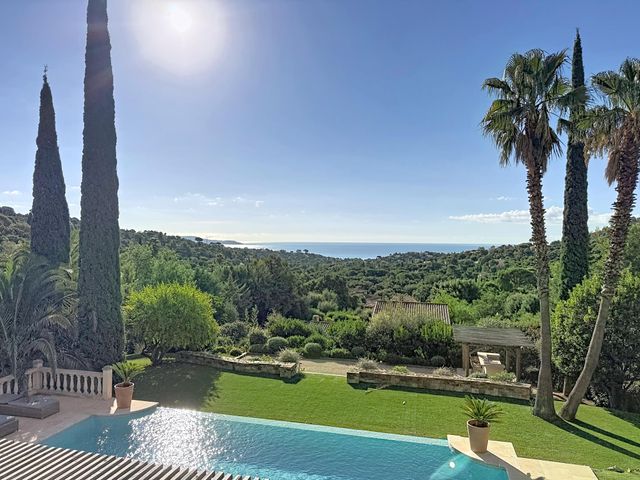 maison à vendre - 10 pièces - 240.0 m2 - CAVALAIRE SUR MER - 83 - PROVENCE-ALPES-COTE-D-AZUR - Century 21 Bianchi Transactions