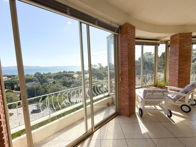maison à vendre - 5 pièces - 172.0 m2 - CAVALAIRE SUR MER - 83 - PROVENCE-ALPES-COTE-D-AZUR - Century 21 Bianchi Transactions