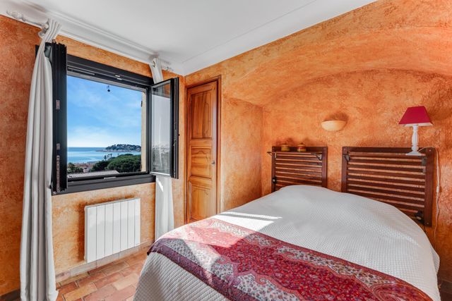 maison à vendre - 5 pièces - 173.0 m2 - CAVALAIRE SUR MER - 83 - PROVENCE-ALPES-COTE-D-AZUR - Century 21 Bianchi Transactions