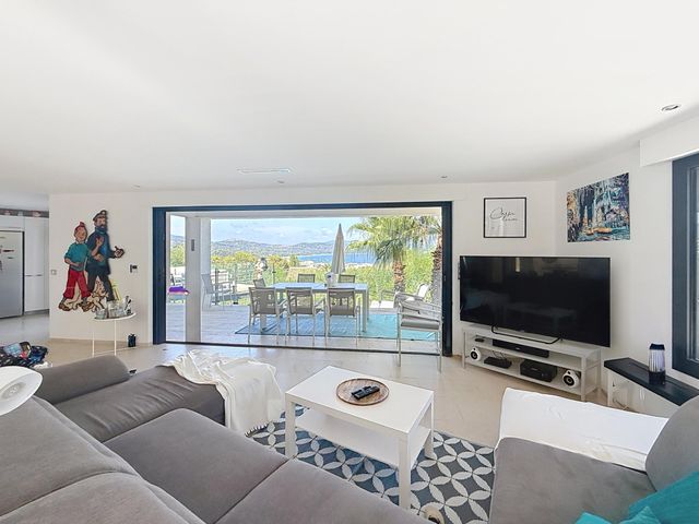 maison à vendre - 7 pièces - 193.0 m2 - CAVALAIRE SUR MER - 83 - PROVENCE-ALPES-COTE-D-AZUR - Century 21 Bianchi Transactions