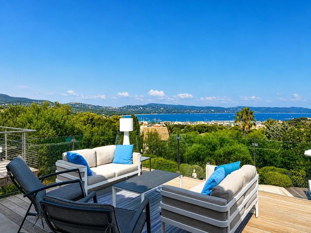maison à vendre - 7 pièces - 193.0 m2 - CAVALAIRE SUR MER - 83 - PROVENCE-ALPES-COTE-D-AZUR - Century 21 Bianchi Transactions