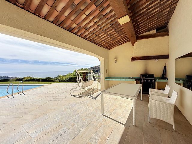 maison à vendre - 6 pièces - 350.0 m2 - CAVALAIRE SUR MER - 83 - PROVENCE-ALPES-COTE-D-AZUR - Century 21 Bianchi Transactions
