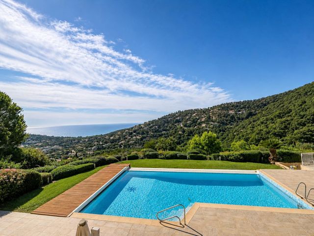 maison à vendre - 6 pièces - 350.0 m2 - CAVALAIRE SUR MER - 83 - PROVENCE-ALPES-COTE-D-AZUR - Century 21 Bianchi Transactions
