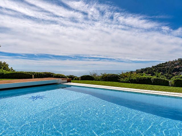 maison à vendre - 6 pièces - 350.0 m2 - CAVALAIRE SUR MER - 83 - PROVENCE-ALPES-COTE-D-AZUR - Century 21 Bianchi Transactions