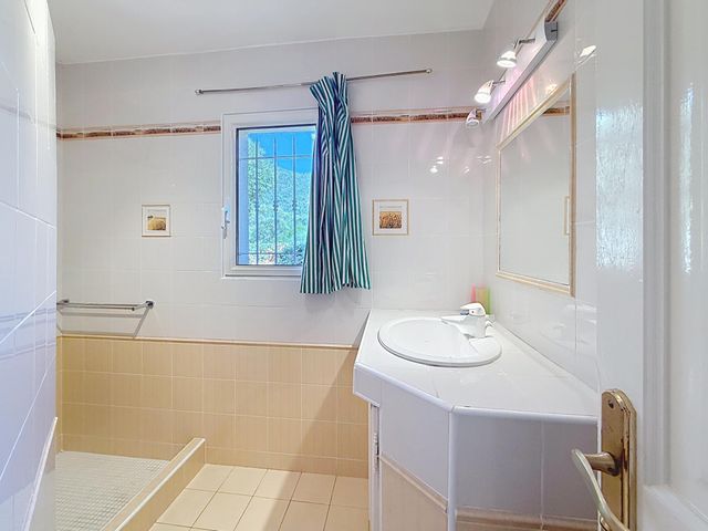 maison à vendre - 6 pièces - 350.0 m2 - CAVALAIRE SUR MER - 83 - PROVENCE-ALPES-COTE-D-AZUR - Century 21 Bianchi Transactions