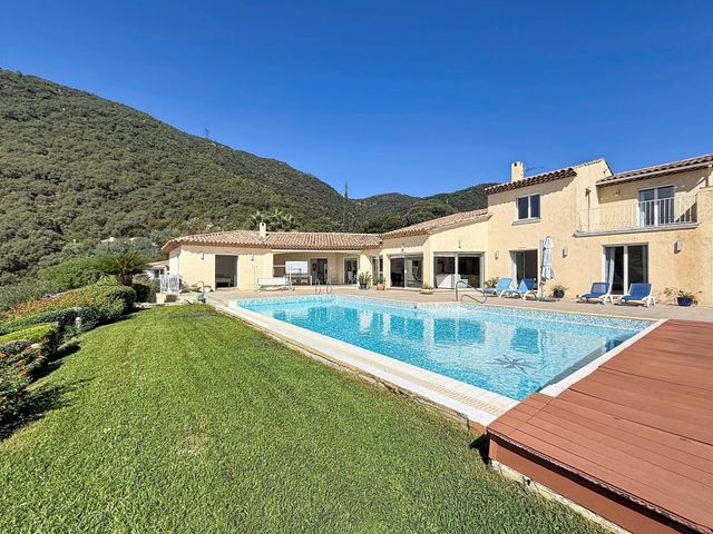 maison à vendre - 6 pièces - 350.0 m2 - CAVALAIRE SUR MER - 83 - PROVENCE-ALPES-COTE-D-AZUR - Century 21 Bianchi Transactions