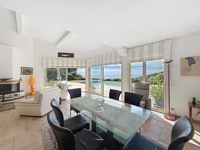 maison à vendre - 6 pièces - 350.0 m2 - CAVALAIRE SUR MER - 83 - PROVENCE-ALPES-COTE-D-AZUR - Century 21 Bianchi Transactions