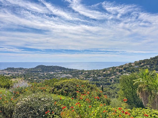 maison à vendre - 6 pièces - 350.0 m2 - CAVALAIRE SUR MER - 83 - PROVENCE-ALPES-COTE-D-AZUR - Century 21 Bianchi Transactions