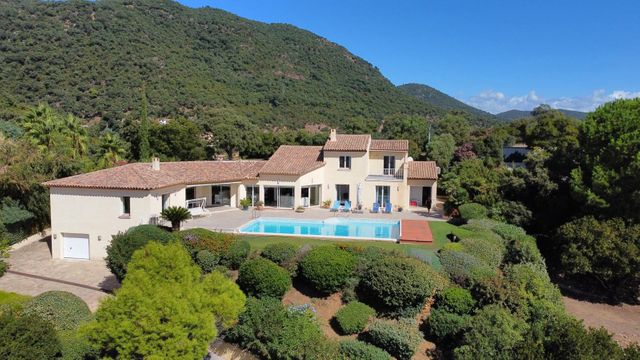 maison à vendre - 6 pièces - 350.0 m2 - CAVALAIRE SUR MER - 83 - PROVENCE-ALPES-COTE-D-AZUR - Century 21 Bianchi Transactions