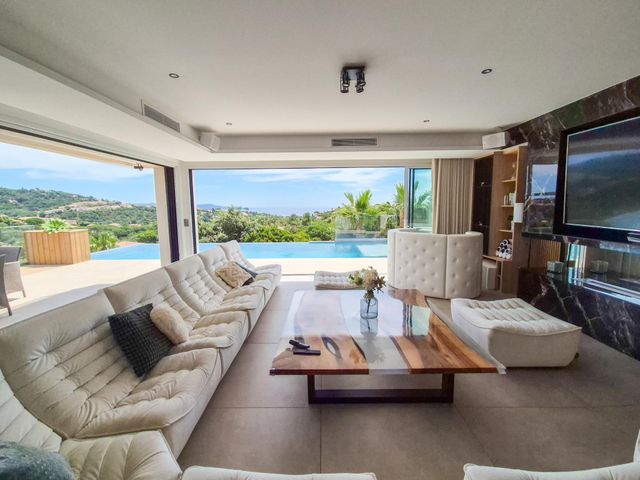maison à vendre - 7 pièces - 250.0 m2 - CAVALAIRE SUR MER - 83 - PROVENCE-ALPES-COTE-D-AZUR - Century 21 Bianchi Transactions