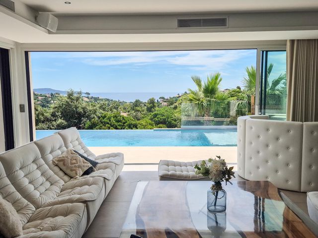 maison à vendre - 7 pièces - 250.0 m2 - CAVALAIRE SUR MER - 83 - PROVENCE-ALPES-COTE-D-AZUR - Century 21 Bianchi Transactions