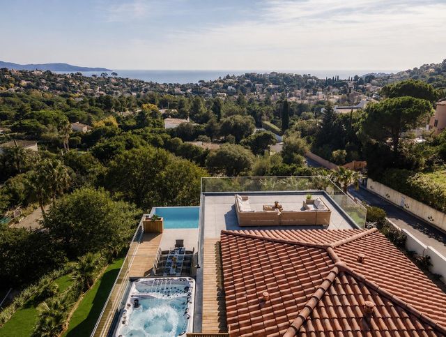 maison à vendre - 7 pièces - 250.0 m2 - CAVALAIRE SUR MER - 83 - PROVENCE-ALPES-COTE-D-AZUR - Century 21 Bianchi Transactions