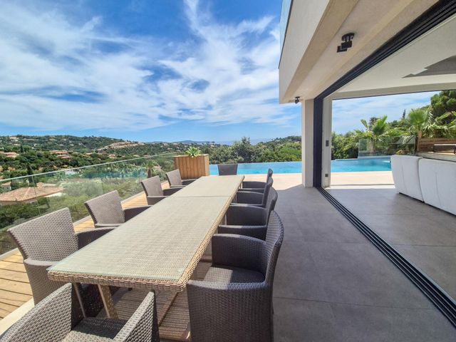 maison à vendre - 7 pièces - 250.0 m2 - CAVALAIRE SUR MER - 83 - PROVENCE-ALPES-COTE-D-AZUR - Century 21 Bianchi Transactions