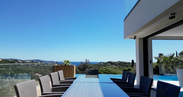 maison à vendre - 7 pièces - 250.0 m2 - CAVALAIRE SUR MER - 83 - PROVENCE-ALPES-COTE-D-AZUR - Century 21 Bianchi Transactions