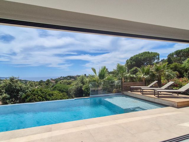 maison à vendre - 7 pièces - 250.0 m2 - CAVALAIRE SUR MER - 83 - PROVENCE-ALPES-COTE-D-AZUR - Century 21 Bianchi Transactions