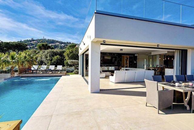 maison à vendre - 7 pièces - 250.0 m2 - CAVALAIRE SUR MER - 83 - PROVENCE-ALPES-COTE-D-AZUR - Century 21 Bianchi Transactions