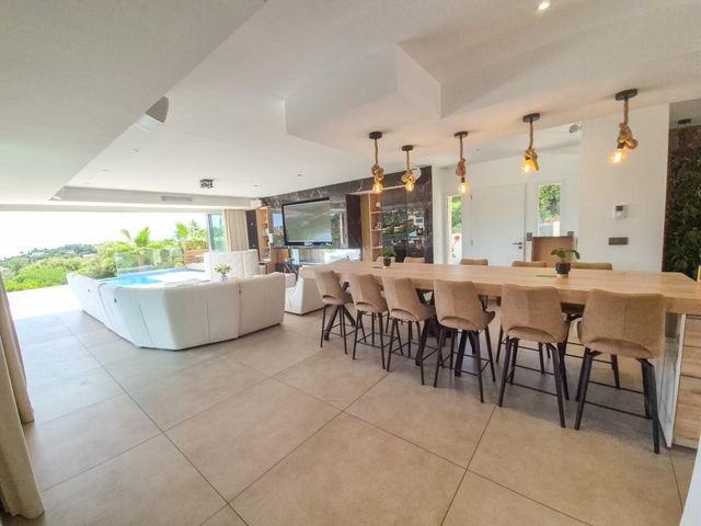 maison à vendre - 7 pièces - 250.0 m2 - CAVALAIRE SUR MER - 83 - PROVENCE-ALPES-COTE-D-AZUR - Century 21 Bianchi Transactions