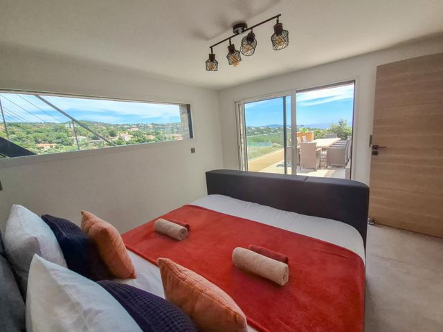 maison à vendre - 7 pièces - 250.0 m2 - CAVALAIRE SUR MER - 83 - PROVENCE-ALPES-COTE-D-AZUR - Century 21 Bianchi Transactions