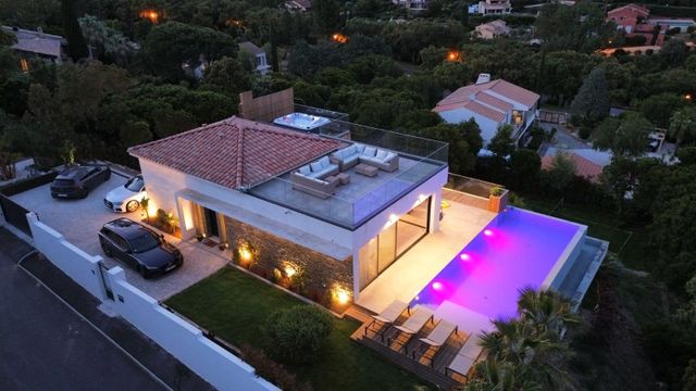 maison à vendre - 7 pièces - 250.0 m2 - CAVALAIRE SUR MER - 83 - PROVENCE-ALPES-COTE-D-AZUR - Century 21 Bianchi Transactions